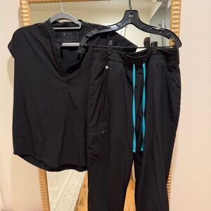 Figs Black FORMx scrub set Top M L bottom joggers